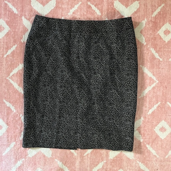 Ann Taylor Black and Gray Leopard Print Skirt - Picture 7 of 7